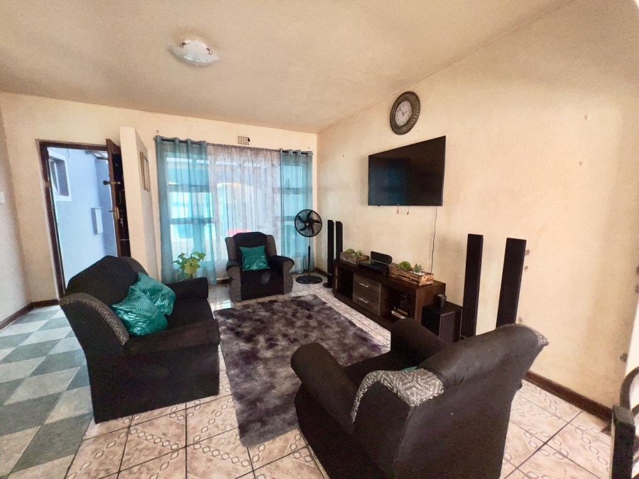 4 Bedroom Property for Sale in Grassy Park Western Cape